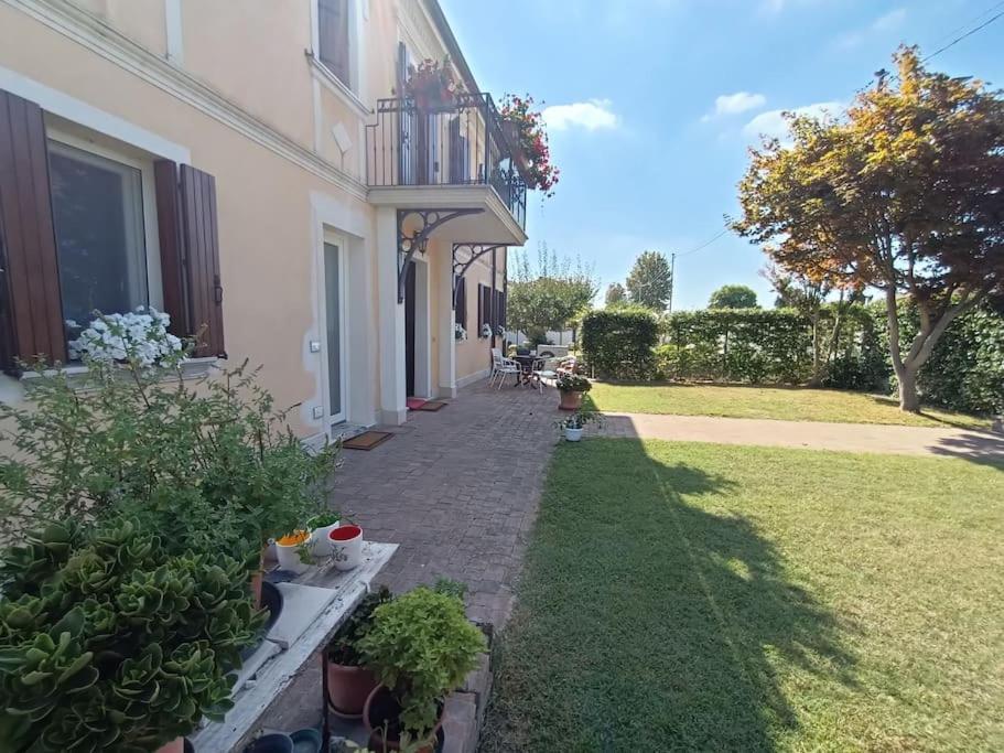 B&B We Care Appartamento Lendinara Bagian luar foto