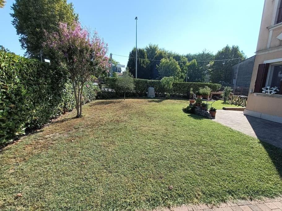 B&B We Care Appartamento Lendinara Bagian luar foto