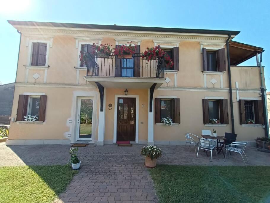 B&B We Care Appartamento Lendinara Bagian luar foto