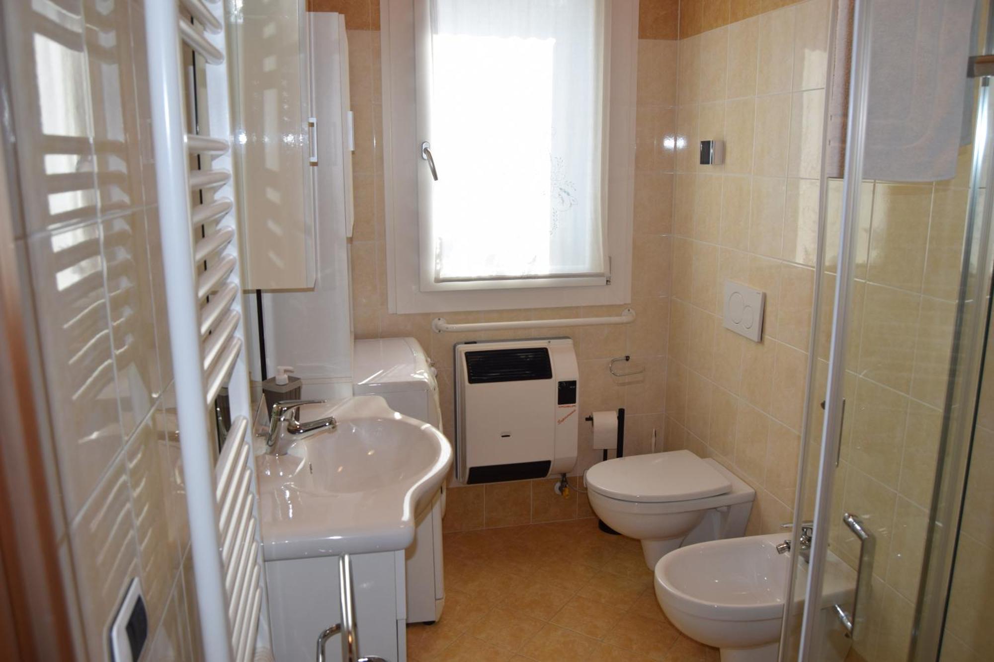 B&B We Care Appartamento Lendinara Bagian luar foto