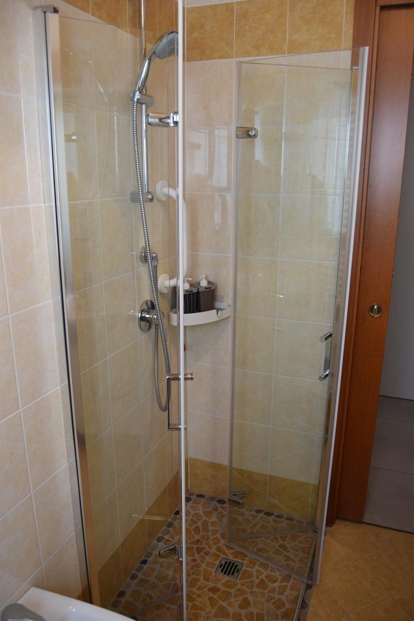 B&B We Care Appartamento Lendinara Bagian luar foto