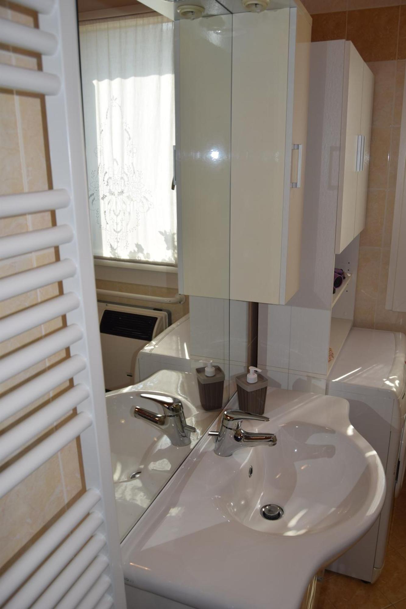 B&B We Care Appartamento Lendinara Bagian luar foto