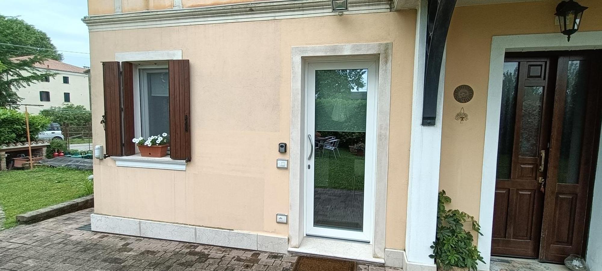 B&B We Care Appartamento Lendinara Bagian luar foto